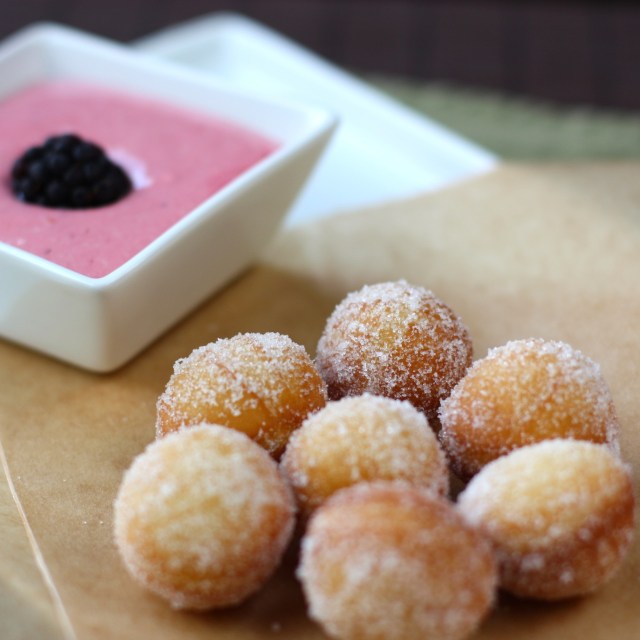 Mini Sugar Doughunuts | daisysworld.net Mini Sugar Doughnuts