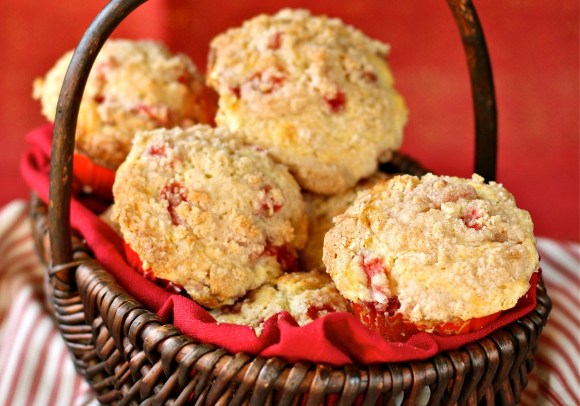 strawberries and cream muffins